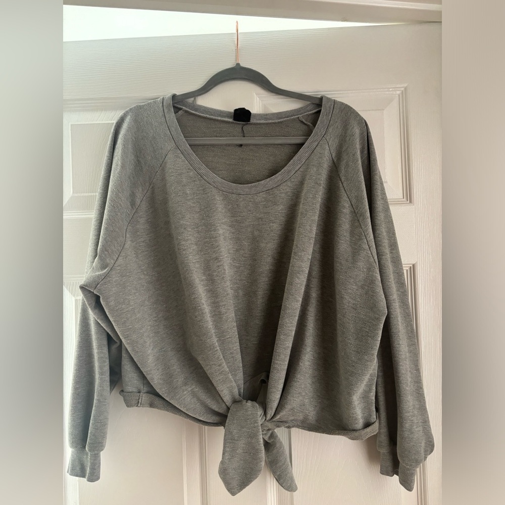 Gray sweatshirt with tie